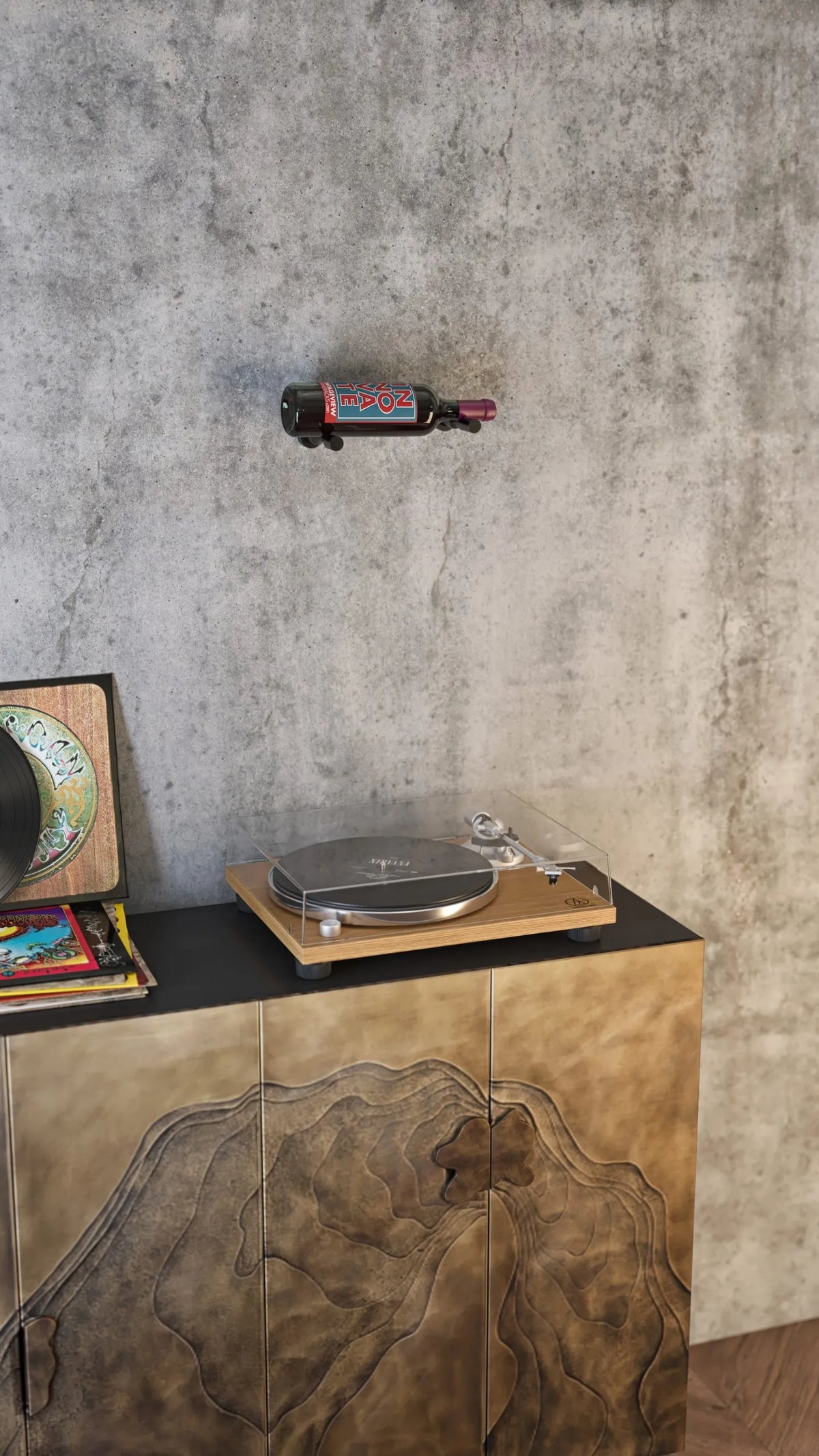 VintageView Vino Pins 1 aan de muur